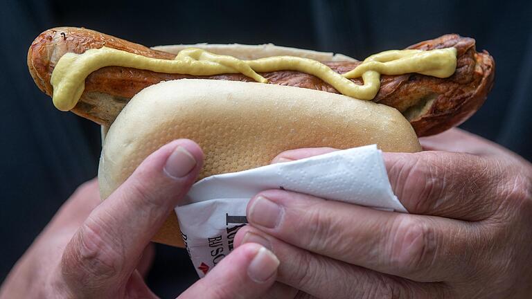 Zwei Jahre in Folge mussten die Ochsenfurter ohne ihr Bratwurstfest auskommen. Damit es nicht auch in diesem Jahr komplett ausfällt, gibt es eine abgespeckte Variante (Symbolfoto).