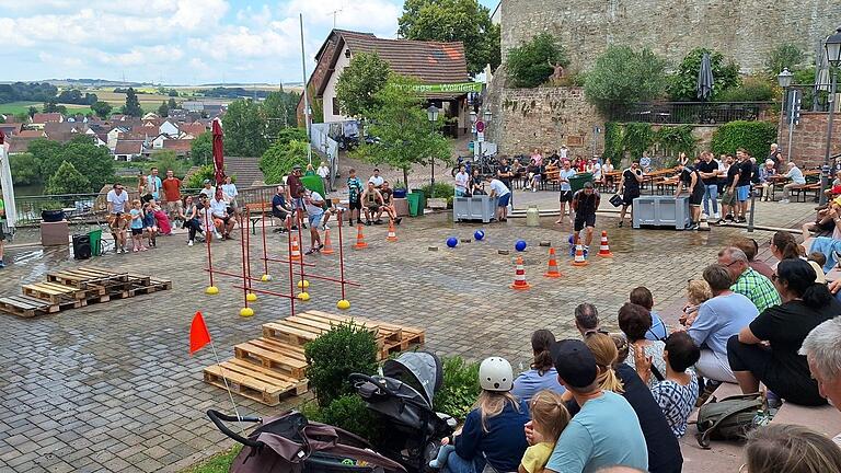 Beim 4. Buttenlauf ging es sehr lustig zu und es blieb niemand trocken