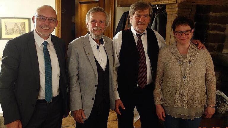 Das Kommunalunternehmen Gemünden verabschiedete Holger Brüssow in einer Feier in den Ruhestand (von links): Bürgermeister Jürgen Lippert, Holger Brüssow, Vorstand Hans Schneider und Claudia Wirthmann (Personalratsvorsitzende).