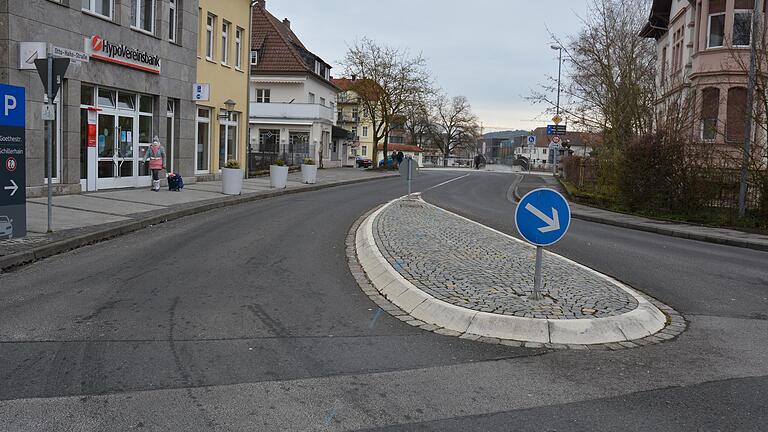 Die Einmündung der Otto-Hahn-Straße wird im Rahmen des Brückenschlags ab dieser Woche völlig neu gestaltet.