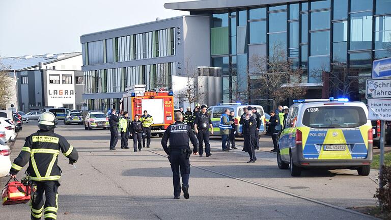 Polizeieinsatz in Schule in St. Leon-Rot       -  An einer Schule in St. Leon-Rot (Rhein-Neckar-Kreis) wurde eine Frau verletzt.