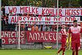 Anhänger des FC Bayern München sorgten am Rande des Regionalliga-Bayern-Spiels beim TSV Aubstadt mit einem Spruchband für Empörung.