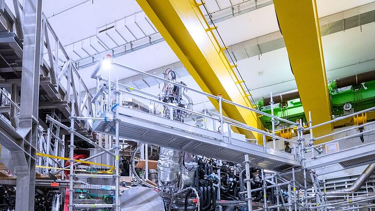 Kernfusionsexperiment 'Wendelstein 7-X' - Vor der neuerlichen Experimentierphase wurden 20.000 Arbeitsstunden in die Wartung und Verbesserung der Experimentieranlage „Wendelstein 7-X” gesteckt. Kernfusionsexperiment 'Wendelstein 7-X' - Vor der neuerlichen Experimentierphase wurden 20.000 Arbeitsstunden in die Wartung und Verbesserung der Experimentieranlage „Wendelstein 7-X” gesteckt.