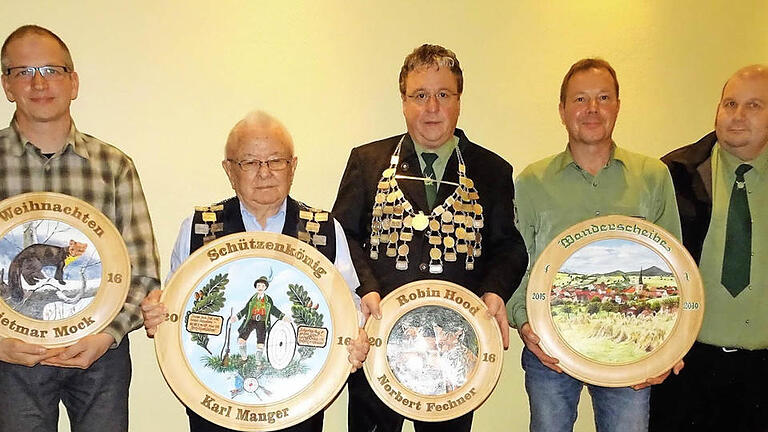 Das Königshaus und die Scheibengewinner der Gerodaer Schützen (von links): Dietmar Mock, Karl Manger, Norbert Fechner, Frank Mock und Thomas Wehner. Foto: Norbert Fechner - Das Königshaus und die Scheibengewinner der Gerodaer Schützen (von links): Dietmar Mock, Karl Manger, Norbert Fechner, Frank Mock und Thomas Wehner. Foto: Norbert Fechner Das Königshaus und die Scheibengewinner der Gerodaer Schützen (von links): Dietmar Mock, Karl Manger, Norbert Fechner, Frank Mock und Thomas Wehner. Foto: Norbert Fechner - Das Königshaus und die Scheibengewinner der Gerodaer Schützen (von links): Dietmar Mock, Karl Manger, Norbert Fechner, Frank Mock und Thomas Wehner. Foto: Norbert Fechner