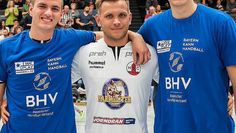 Linus Dürr (von links), Maximilian Schmitt und Konstantin Singwald werden den HSC Bad Neustadt nach dieser Saison verlassen und wurden unter großem Beifall der Fans stilvoll verabschiedet. Linus Dürr (von links), Maximilian Schmitt und Konstantin Singwald werden den HSC Bad Neustadt nach dieser Saison verlassen und wurden unter großem Beifall der Fans stilvoll verabschiedet.