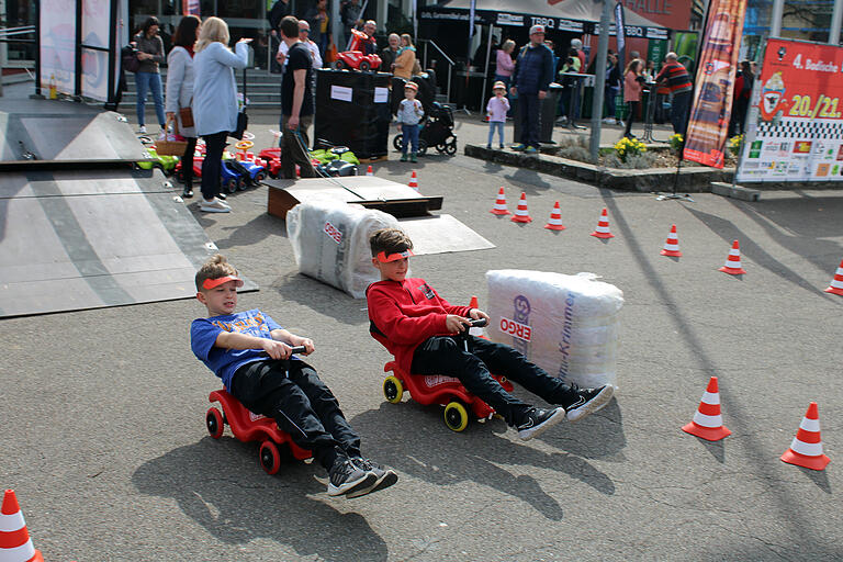 Der Kinderparcours des Bobby-Car-Sportclubs Tauberbischofsheim. Der Kinderparcours des Bobby-Car-Sportclubs Tauberbischofsheim.