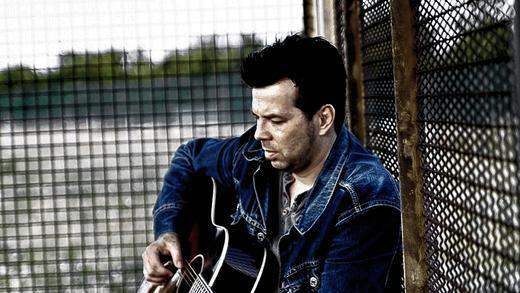 Nachrichten von Verlierern: Der Sänger und Songwriter Markus Rill war wieder im Aufnahmestudio. Das Ergebnis: &bdquo;My Rocket Ship&ldquo; .