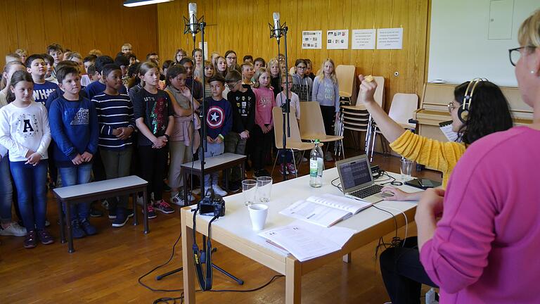 Hat man Töne: Das Musikzimmer der Niederwerrner Grundschule war einen Vormittag lang ein Tonstudio. Hat man Töne: Das Musikzimmer der Niederwerrner Grundschule war einen Vormittag lang ein Tonstudio.