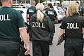 Kontrollen zur Einhaltung des Mindestlohns       -  Zollbeamte kontrollierten auch in Unterfranken Mitarbeiter in Einzelhandelsunternehmen sowie Hotels und Gaststätten. Die Kontrollen sind Teil einer bundesweiten Aktion, an der rund 6000 Zöllner beteiligt sind. Die Ergebnisse der Kontrollen will der Zoll Anfang nächster Woche bekannt geben.
