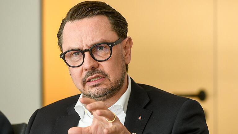Jochen Schönleber, seit Anfang des Jahres Mitglied im Sparkassen-Vorstand, will das Baugeschäft der Sparkasse Mainfranken weiterentwickeln. Jochen Schönleber, seit Anfang des Jahres Mitglied im Sparkassen-Vorstand, will das Baugeschäft der Sparkasse Mainfranken weiterentwickeln.
