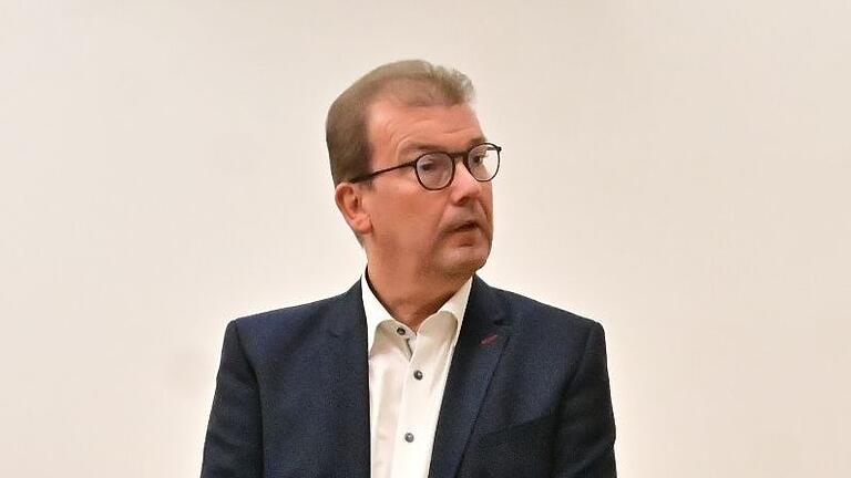 Waldbüttelbrunns Bürgermeister Klaus Schmidt legt den Vorsitz im Zweckverband Ahlbachgruppe nieder. Waldbüttelbrunns Bürgermeister Klaus Schmidt legt den Vorsitz im Zweckverband Ahlbachgruppe nieder.