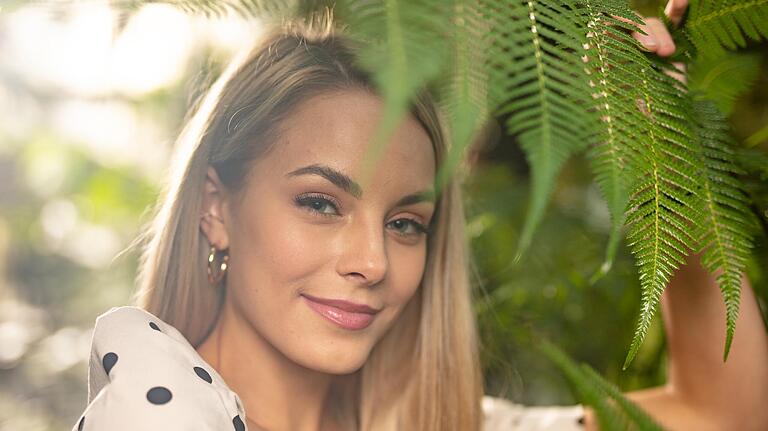 Miss Bayern: Lara Rúnarsson aus Waldbüttelbrunn im Botanischen Garten in Würzburg. Miss Bayern: Lara Rúnarsson aus Waldbüttelbrunn im Botanischen Garten in Würzburg.