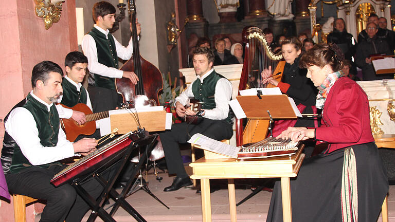 Saitenmusik Väth beim Adventskonzert im Jahr 2012.