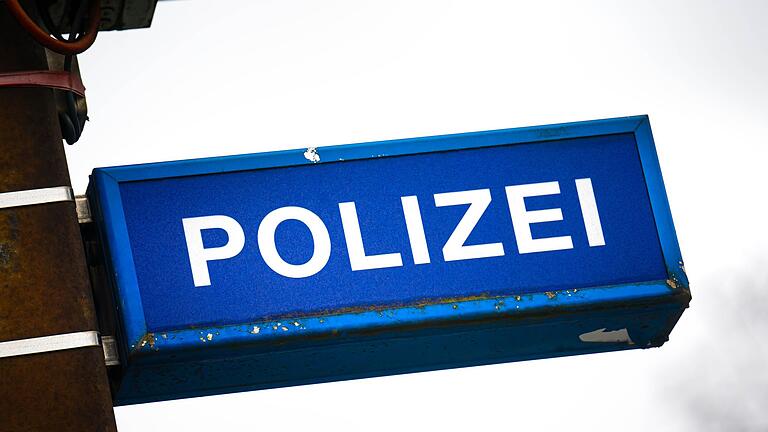 Polizei       -  Die Polizei ermittelt zum Tod einer Frau in Schwandorf. (Symbolbild)