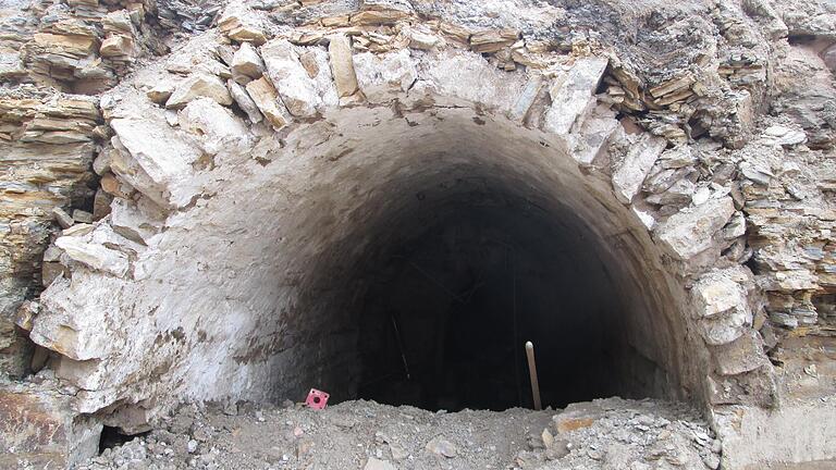 Große Teile eines historischen Bierkellers an der Schallfelder Straße mussten wegen des Neubaus von Wohnungen zerstört werden. Übriggeblieben sind nur noch kleine Reste der früheren Gewölbe. Große Teile eines historischen Bierkellers an der Schallfelder Straße mussten wegen des Neubaus von Wohnungen zerstört werden. Übriggeblieben sind nur noch kleine Reste der früheren Gewölbe.