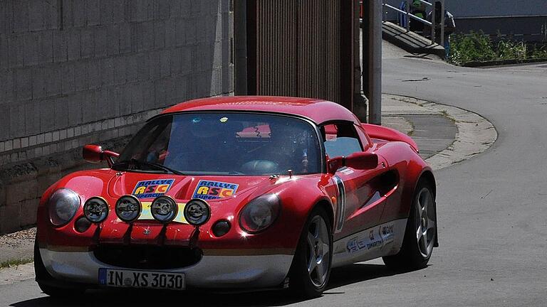 Die Rallyefahrer der 26. Grabfeldrallye rasten am Samstag auch durch den Hofheimer Stadtteil Sulzbach.