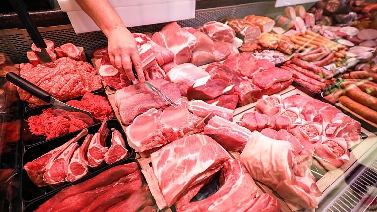 Fleischtheke im Supermarkt.jpeg       -  Rindfleisch enthält durchschnittlich viel Zink - mehr als Schwein und Geflügel.