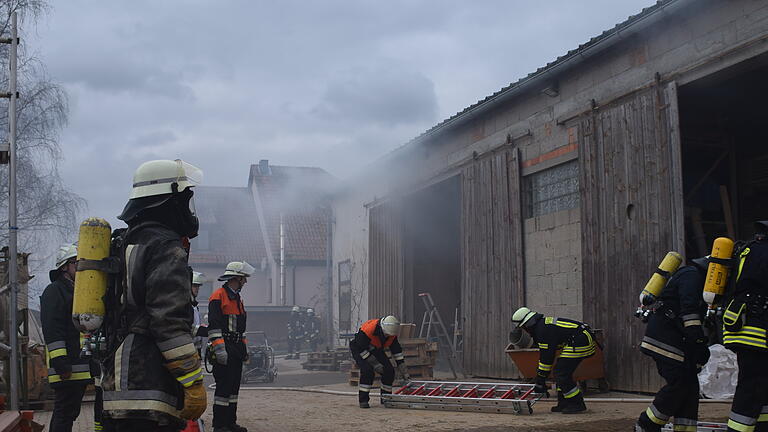Schwelbrand in einer Pelletsanlage in Steinfeld. Großeinsatz an Feuerwehren, Brand