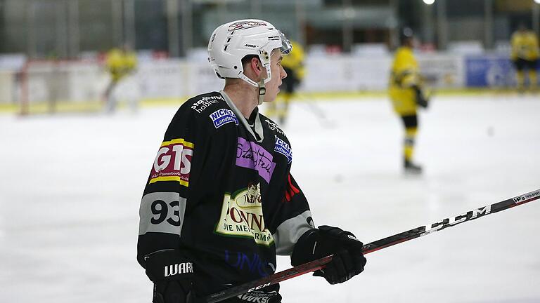 Sein Tor zum zwischenzeitlichen 0:4-Zwischenstand in Freising war der 100. Treffer der Hawks in der laufenden Saison. Insgesamt steuerte Lukas Kratschmer zwei Tore zum deutlichen 7:1-Erfolg bei den Black Bears bei.