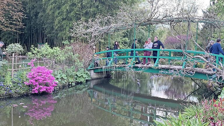 Die japanische Brücke im Garten von Claude Monet       -  Die japanische Brücke im Garten von Claude Monet