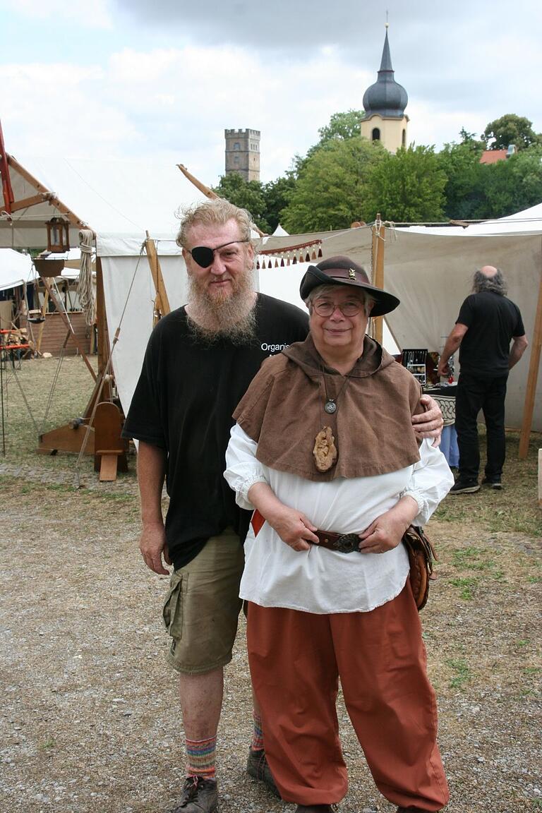 Manfred Schleicher und Silvia Schneider, die Veranstalter der Auber Ritterspiele