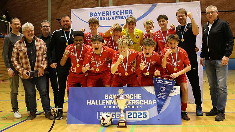 Die U15-Junioren der Würzburger Kickers haben die bayerische Hallen-Meisterschaft gewonnen.