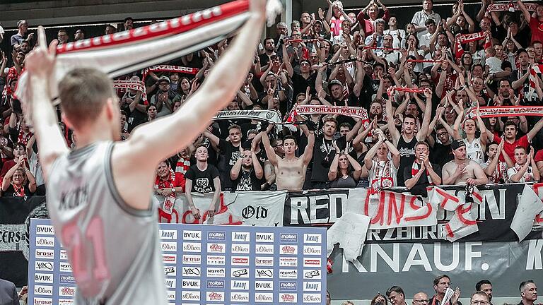 Der Anhang feierte die Baskets noch lange nach dem verlorenen Europe-Cup-Finale.