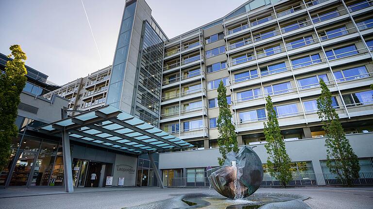 Die Chefärzte des Leopoldina Krankenhauses in Schweinfurt werben dafür, dass sich möglichst viele Menschen gegen das Coronavirus impfen lassen. Das biete die Chance, im Sommer ein Stück Normalität zurück zu bekommen.