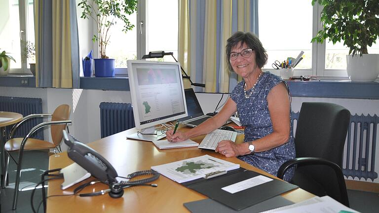 Von der Hauswirtschaft und der Verbraucherseite her den Blick auf die Landwirtschaft ergänzen: Klaudia Schwarz ist neue Behördenleiterin Von der Hauswirtschaft und der Verbraucherseite her den Blick auf die Landwirtschaft ergänzen: Klaudia Schwarz ist neue Behördenleiterin