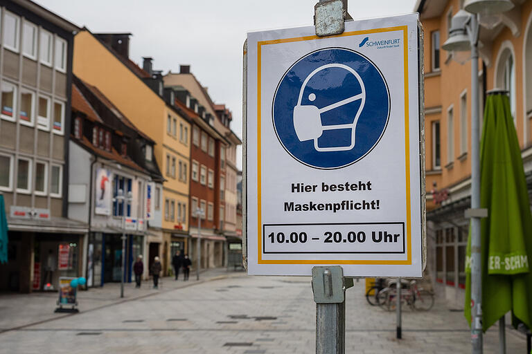 Derzeit gibt es in der Innenstadt von Schweinfurt nur in der Keßlergasse Maskenpflicht. Stiege die Inzidenz über 100, gilt wieder die Bundesnotbremse und dann auch wieder Maskenpflicht in der ganzen Innenstadt.