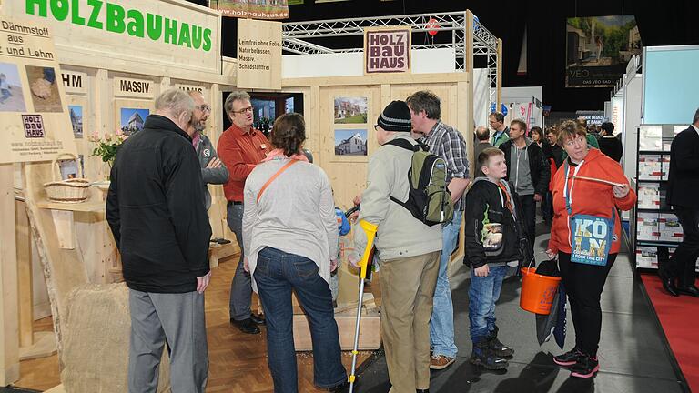 Wie 2018, als dieses Bild entstand, informieren auch in diesem Jahr wieder viele Aussteller auf der&nbsp; Immobilienmesse Franken in der Brose-Arena in Bamberg.