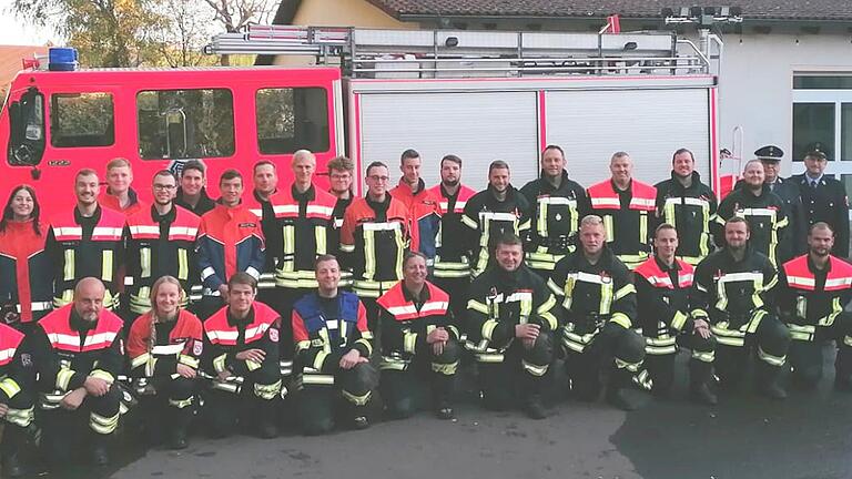 Bestanden: In Trappstadt absolvierten Feuerwehrmännner und Frauen Leistungsprüfungen mit Bravour.