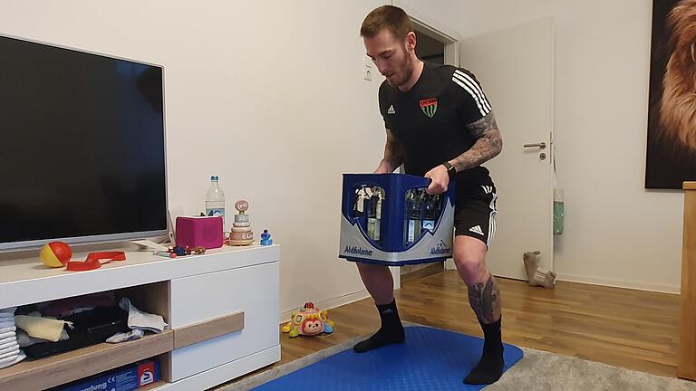 Schweinfurter Fußball-Trainer gibt 5 Fitness-Tipps fürs Wohnzimmer Schweinfurter Fußball-Trainer gibt 5 Fitness-Tipps fürs Wohnzimmer