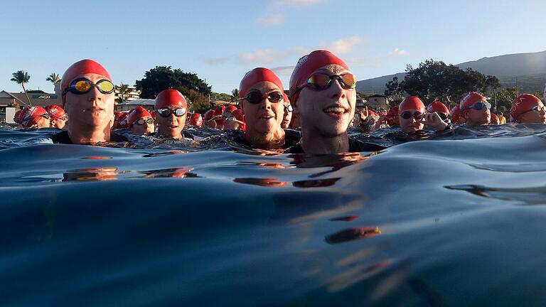 Vor dem Start zur Triathlon-Weltmeisterschaft in Hawaii: Die Athletinnen bereiten sich beim Ironman Hawaii auf den Wettkampf vor.