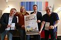 Sie laden zur Vernissage im Klinikum ein. Von links: Michael Kleiner, Annika Hoffmann, Jonas Glüsenkamp und Gerhard Seitz.
