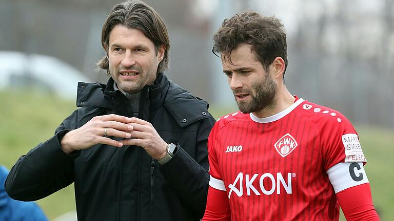 Der Einfluss von Rückkehrer Daniel Hägele (rechts) auf das Spiel der Würzburger Kickers sei spürbar gewesen, sagte Trainer Martin Lanig nach der 1:3-Niederlage im Testspiel in Hoffenheim. Der Einfluss von Rückkehrer Daniel Hägele (rechts) auf das Spiel der Würzburger Kickers sei spürbar gewesen, sagte Trainer Martin Lanig nach der 1:3-Niederlage im Testspiel in Hoffenheim.