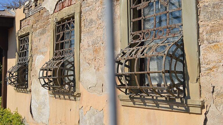 Die Fenster lassen noch auf längst vergangene Zeiten schließen.       -  Die Fenster lassen noch auf längst vergangene Zeiten schließen.