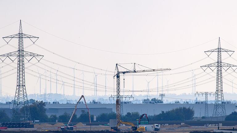 Baustelle Chipfabrik       -  Das Intel-Werk in Magdeburg könnte für den deutschen Steuerzahler um vier Milliarden Euro günstiger werden (Archivbild).