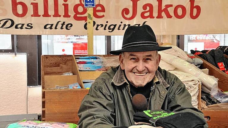 Seit 70 Jahren ist Georg Huber als &bdquo;billiger Jakob&ldquo; beim Creglinger Pferdemarkt mit von der Partie.