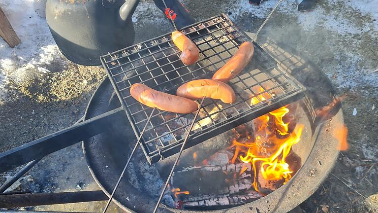 Bratwurst grillen im Schnee – für den Thüringer Tilo Renner keine ungewöhnliche Erfahrung.