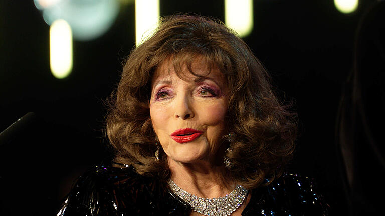 Joan Collins wird 90.jpeg       -  Hollywood-Star Joan Collins auf einem Foto aus dem April. Am 23. Mai 2023 wird sie 90 Jahre alt.