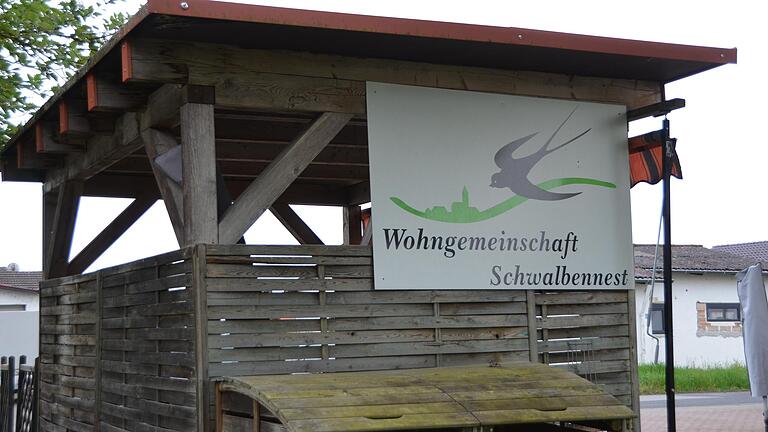 Die Senioren-Wohngemeinschaft 'Schwalbennest' ist das Zuhause von sechs älteren Menschen geworden. Die Senioren-Wohngemeinschaft 'Schwalbennest' ist das Zuhause von sechs älteren Menschen geworden.