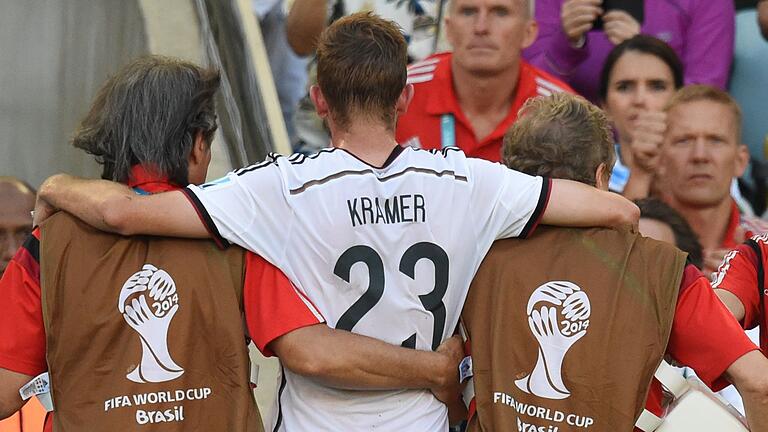 Christoph Kramer im WM-Finale nach einer Gehirnerschütterung       -  Christoph Kramer erlitt im WM-Finale 2014 eine der aufsehenerregendsten Gehirnerschütterungen im Fußball.