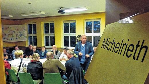 Arbeit in der Gruppe: Auch die Michelriether haben schon einiges an Stärken und etliche Wünsche zusammengetragen. Weitere Visionen aber sind durchaus noch willkommen.