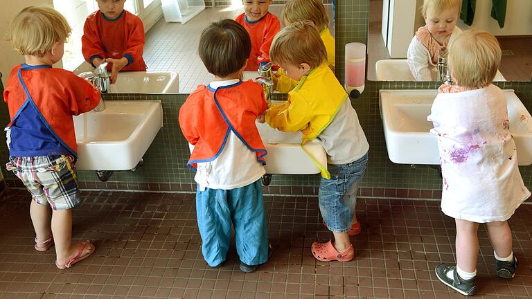 Nicht immer eine saubere Sache: Viele Alleinerziehende wissen in den Ferien nicht wohin mit ihren Kindern.