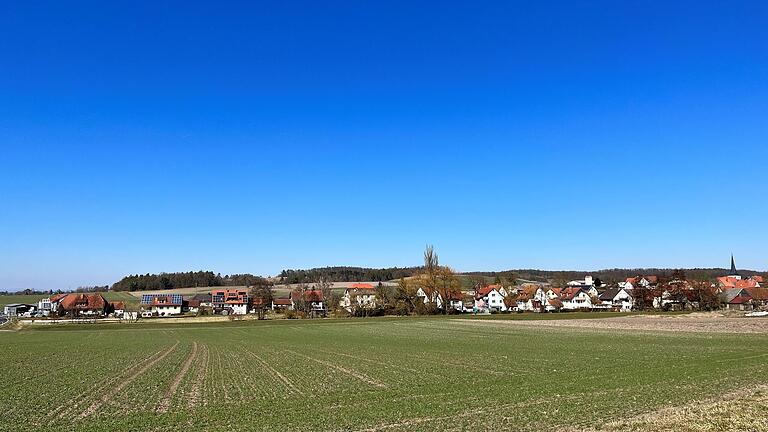 Theinfeld ist Thundorfs kleinster Gemeindeteil. Bei der Bürgerversammlung wurde deutlich, dass die Theinfelder mit Rathauschefin und Gemeinderat zufrieden sind.       -  Theinfeld ist Thundorfs kleinster Gemeindeteil. Bei der Bürgerversammlung wurde deutlich, dass die Theinfelder mit Rathauschefin und Gemeinderat zufrieden sind.