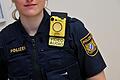 Polizei Bodycam       -  Eine Polizistin trägt nach einer Pressekonferenz eine sogenannte „Bodycam“ an ihrer Uniform.