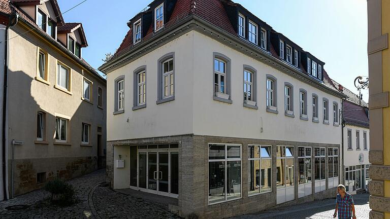 Lange stand das Gebäude in der Spitalstraße in Gerolzhofen leer, bevor das Kreativquartier vor eineinhalb Jahren hier eine neue Heimat für sein Coworking-Angebot fand. Lange stand das Gebäude in der Spitalstraße in Gerolzhofen leer, bevor das Kreativquartier vor eineinhalb Jahren hier eine neue Heimat für sein Coworking-Angebot fand.