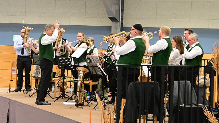 Die DJK Blaskapelle unter der Leitung von Werner Konrad sorgte für die musikalische Untermalung des Neujahrsempfangs der Gemeinde Waldbüttelbrunn.