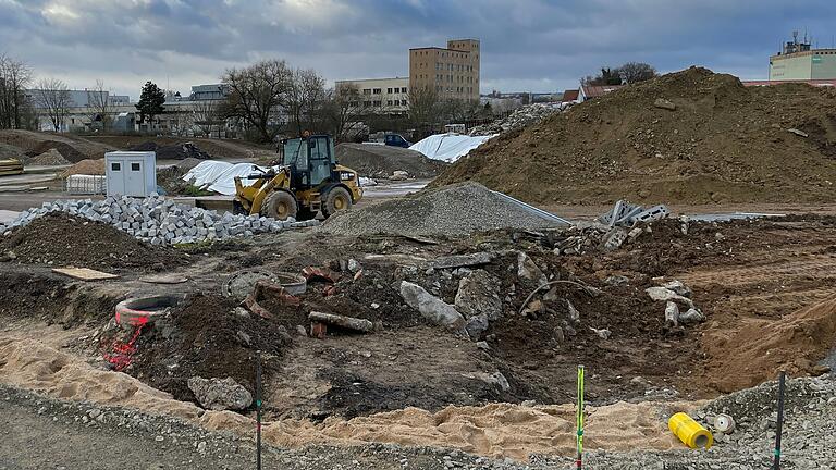 Die Arbeiten auf der einstigen Industriebrache Heinlein-Areal am Stadtausgang von Bad Neustadt laufen. Entstehen sollen unter anderem Burger King, Norma und Pappert. Die Arbeiten auf der einstigen Industriebrache Heinlein-Areal am Stadtausgang von Bad Neustadt laufen. Entstehen sollen unter anderem Burger King, Norma und Pappert.
